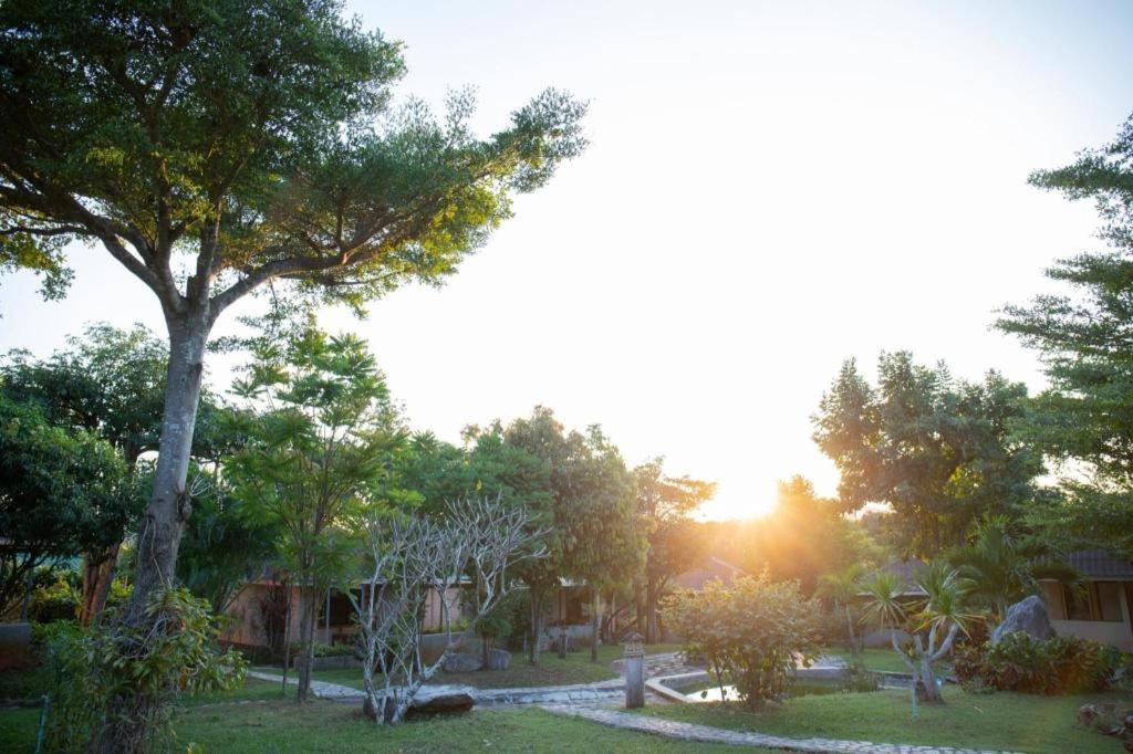 Dusit Talai Resort Mu Si Dış mekan fotoğraf
