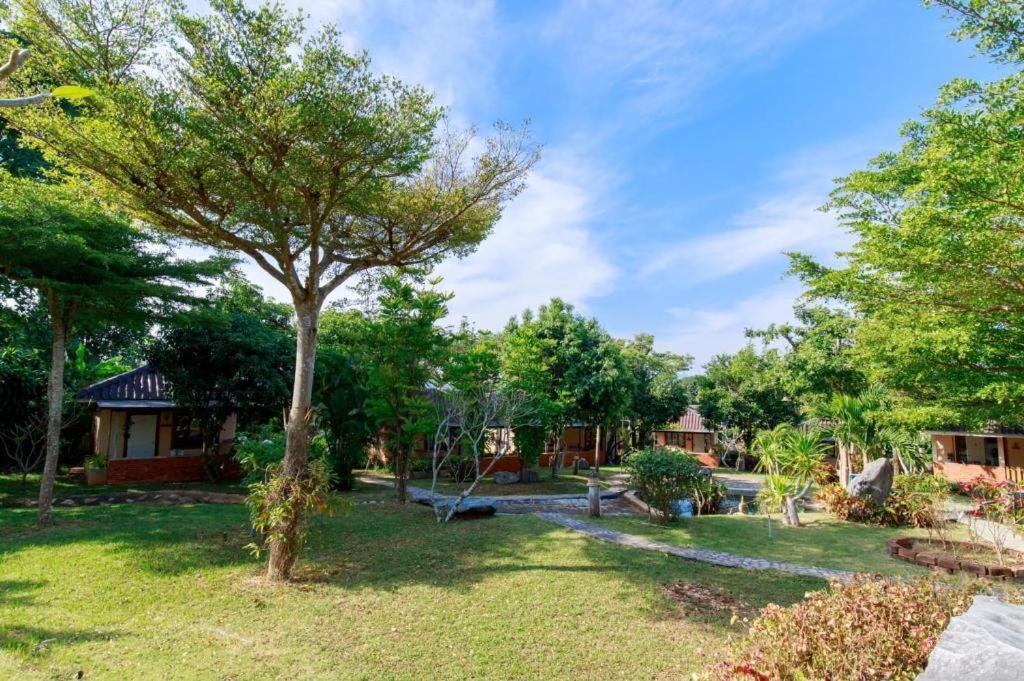 Dusit Talai Resort Mu Si Dış mekan fotoğraf